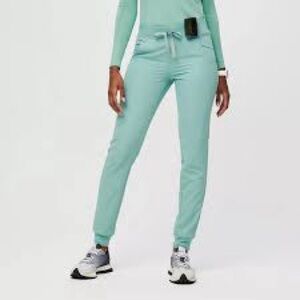 Wear FIGS - Regular Waist Zamora Jogger Scrub Pants - Seaglass - XS